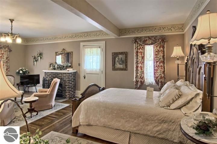 230 Wellington Street, Traverse City, MI 49686